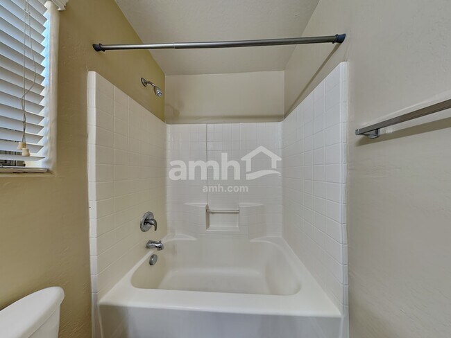 Building Photo - 3712 W Darrow St