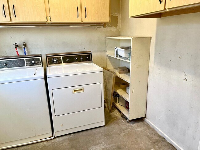 Building Photo - 4 Bedroom Single Family Home in Phoenix