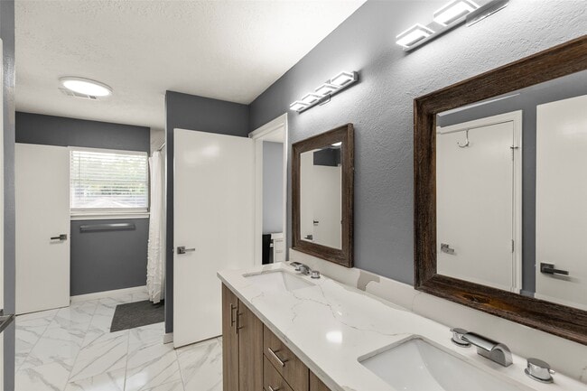 Building Photo - 12423 Honeywood Trail