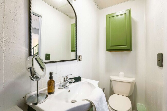 Building Photo - 2964 Hopkins Dr