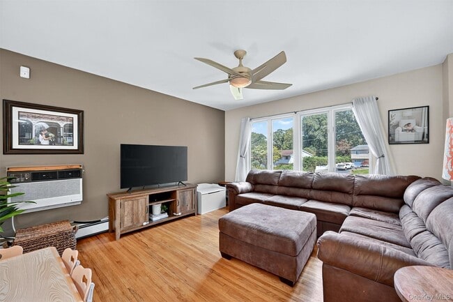 Building Photo - 731 Manette Ln