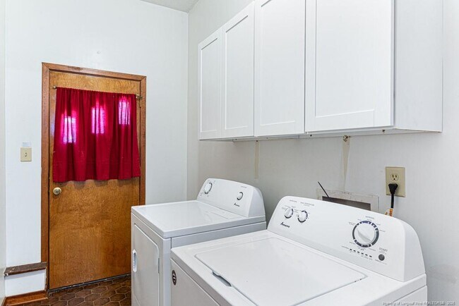 Building Photo - 4463 Briton Cir