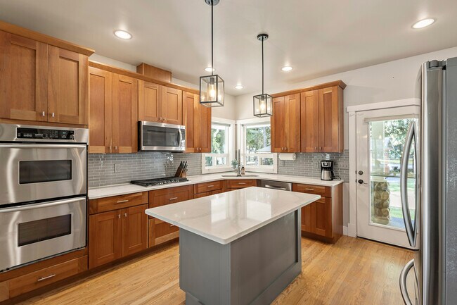 Building Photo - 37909 Theo Ln