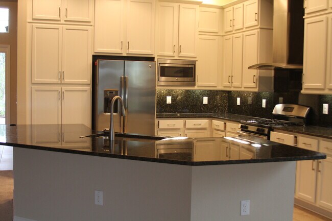 Building Photo - 30268 Southernwood Ct