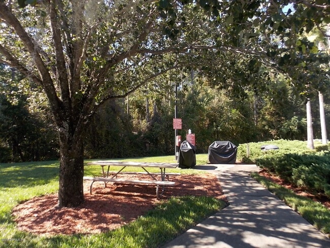 Building Photo - 10550 Baymeadows Rd