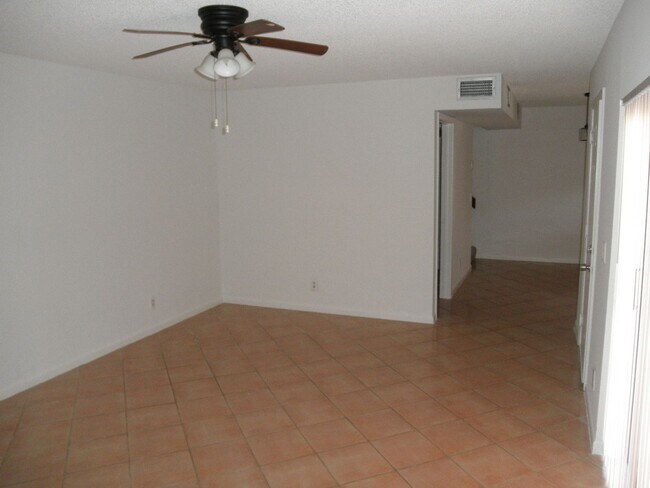 Building Photo - Somerset