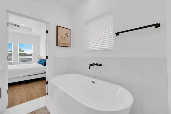 Building Photo - 3419 Yellowstone BlvdRoom 1