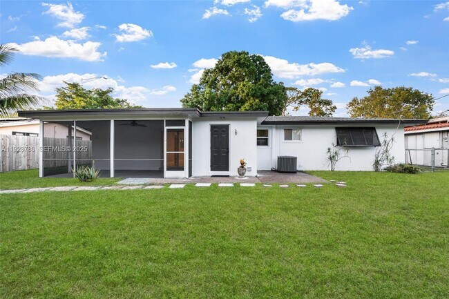 Building Photo - 1472 NE 62nd St