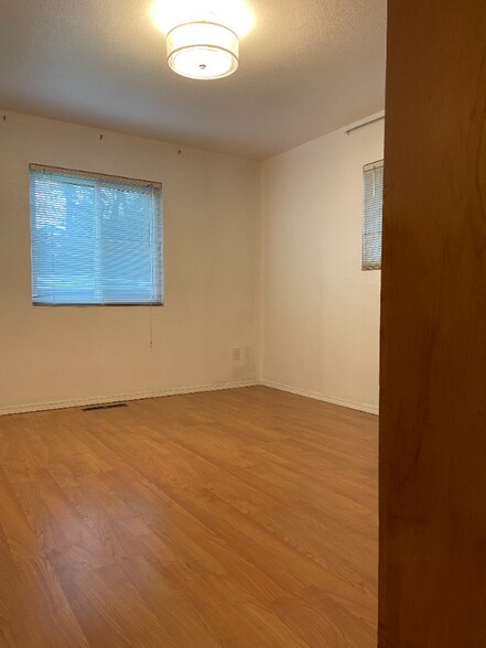 Building Photo - 129 126th St E