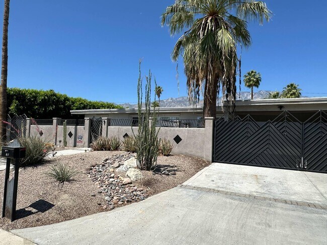 Building Photo - 725 S Mountain View Dr
