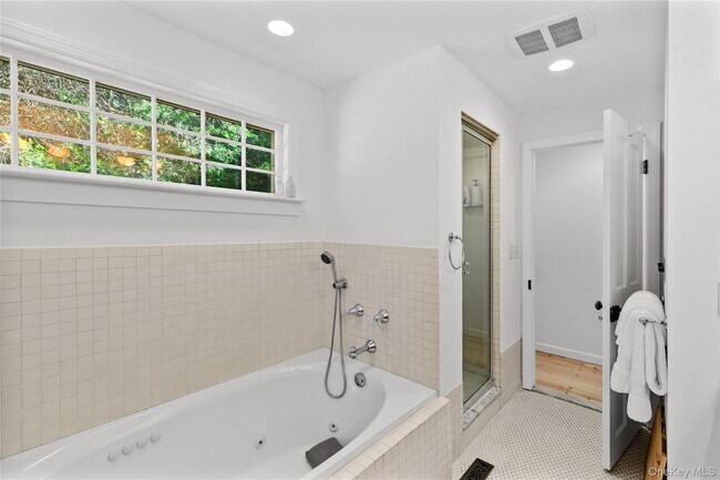 Building Photo - 197 Hog Creek Rd