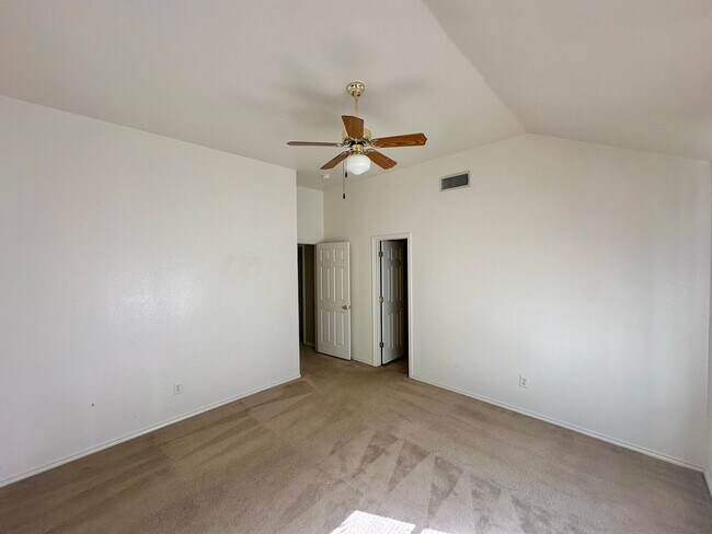 Building Photo - 904 Crymes Ln