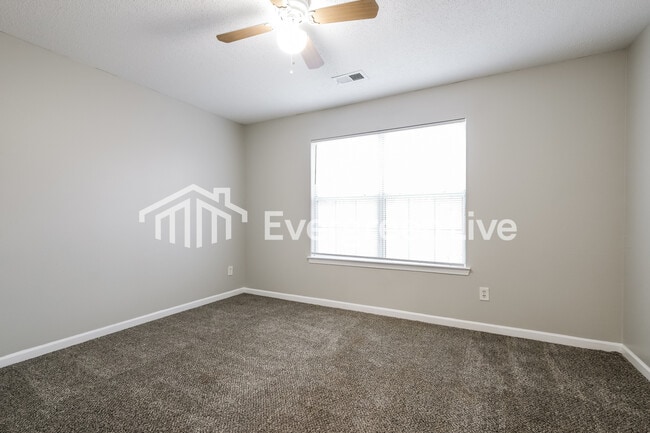 Building Photo - 2318 Coach Way