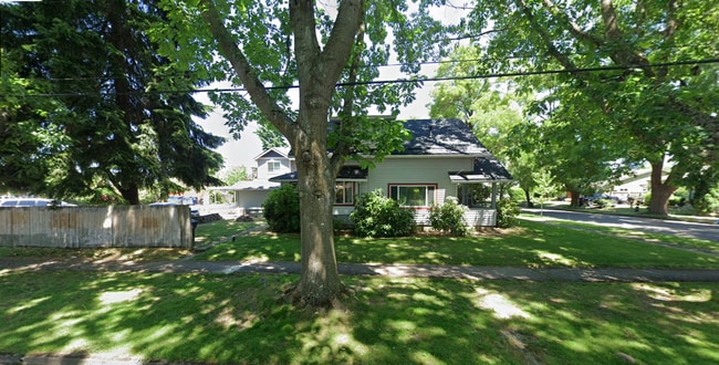 Building Photo - 3 Bedroom House in NE Salem