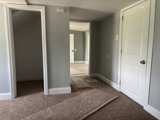 Building Photo - 1204 Parkamo Ave