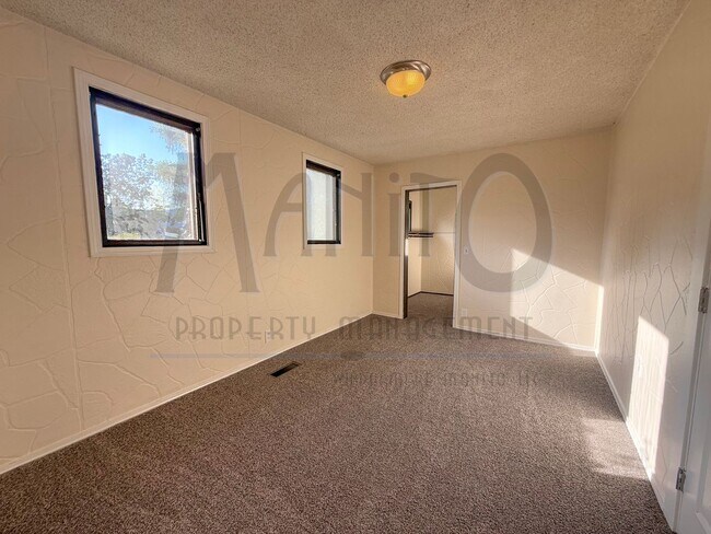 Building Photo - 1214 W 9th Ave