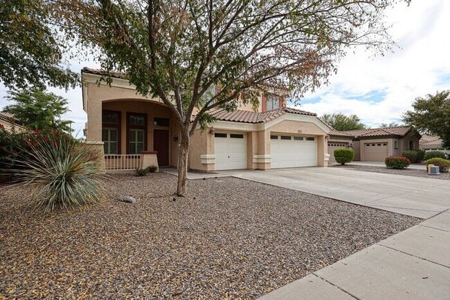 Building Photo - BEAUTIFUL 4 BEDROOM, 2.5 BATH WITH A POOL IN THE HEART OF GILBERT