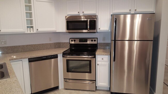 Building Photo - 8033 Carnoustie Pl