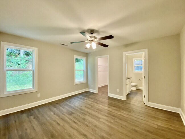 Building Photo - Beautiful Home!