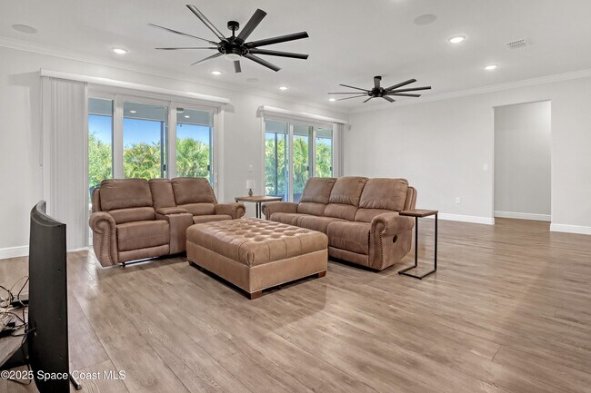 Building Photo - 4318 Lago Vis Dr