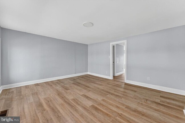 Building Photo - 11 N Willow St