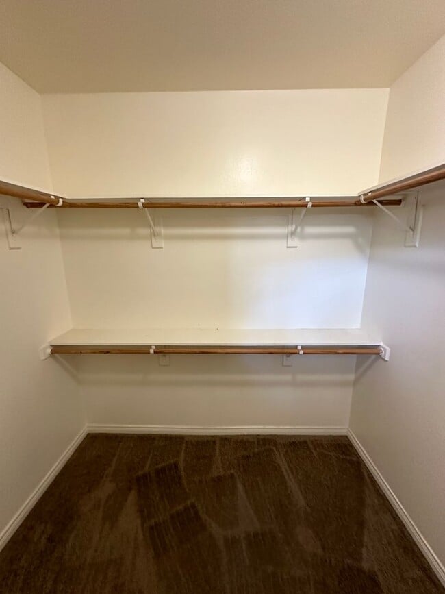 Building Photo - Spacious and inviting 4-bedroom, 2-bathroom home in a desirable Bakersfield neighborhood!