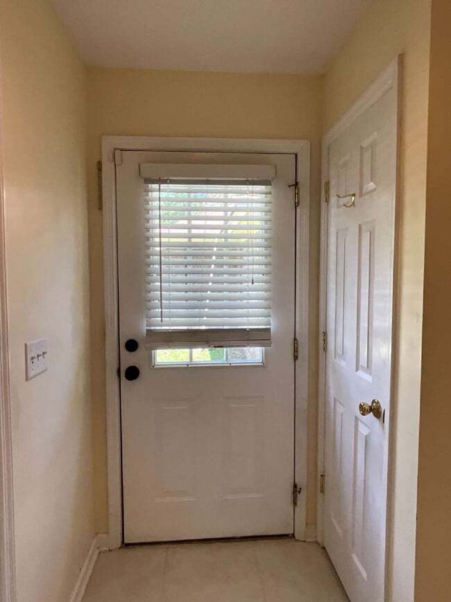 Building Photo - ALL Utilities Included