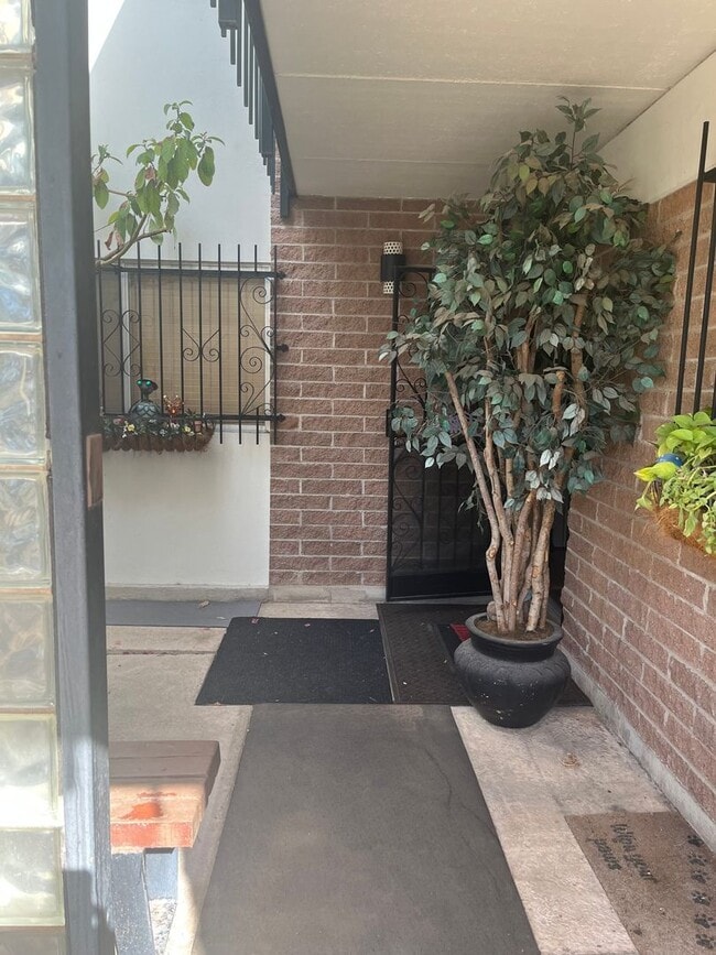 Building Photo - Lovely 2 Bedroom and 2 Bathroom Condo!