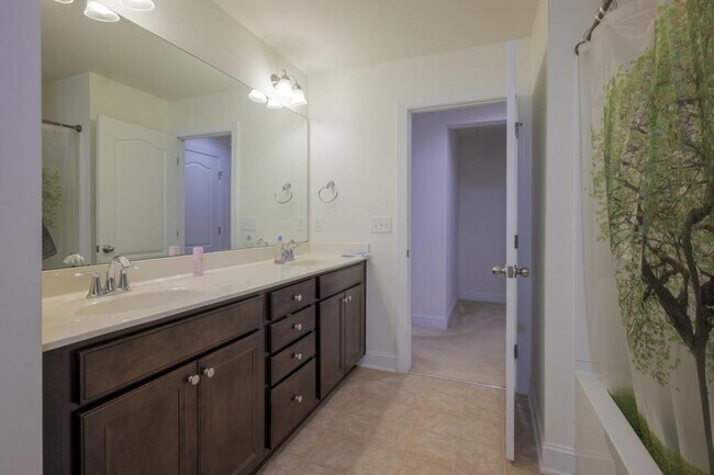Building Photo - 411 Alamosa Pl