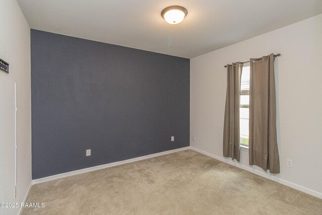 Building Photo - 110 Gentle Cres Ln