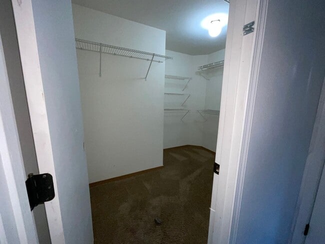 Building Photo - 5 Bedroom Home on 5 Acres!