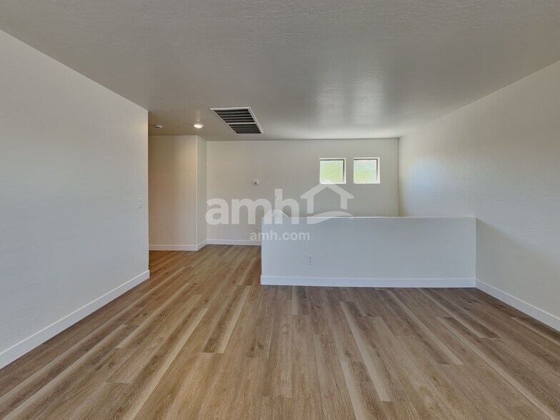 Building Photo - 12322 W Valentine Ave