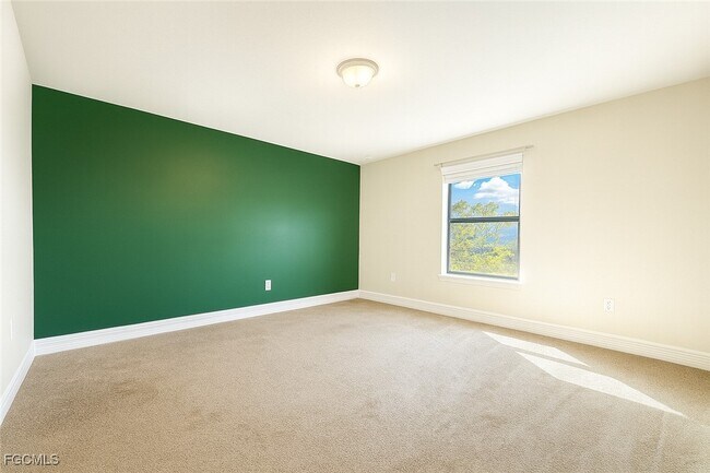 Building Photo - 2948 SW 6th Ave