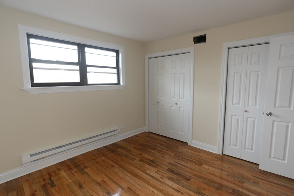 Building Photo - 567 W Arlington Pl
