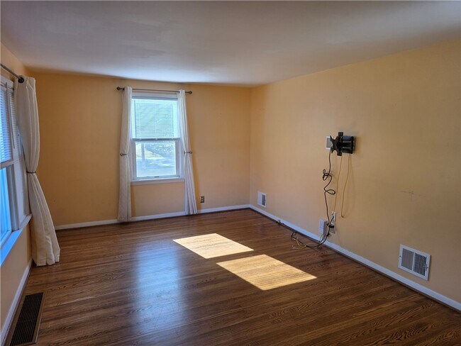 Building Photo - 264 Harvest Dr