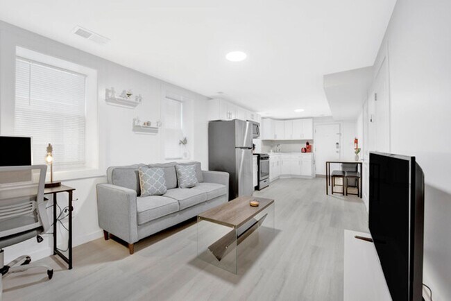 Building Photo - 1226 W 31st Pl