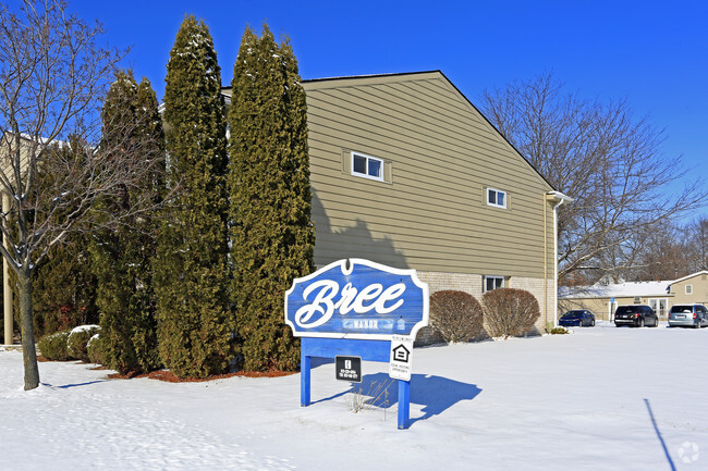 Building Photo - Bree Manor