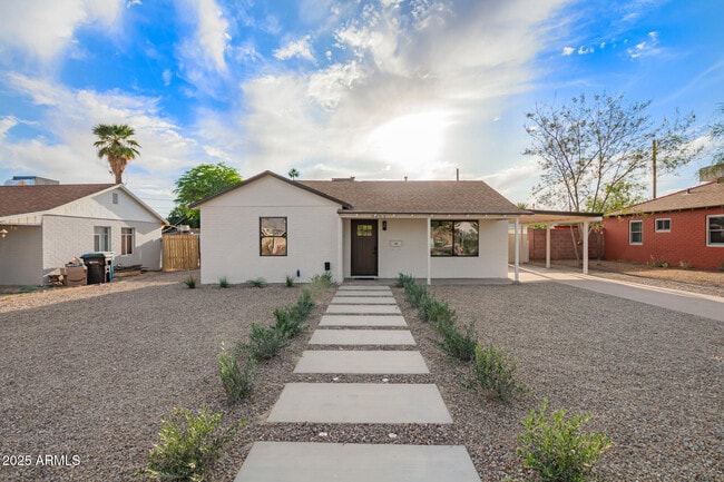 Building Photo - 9042 N 3rd Ave