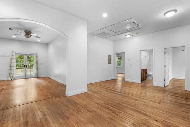 Building Photo - 126 McHenry Rd