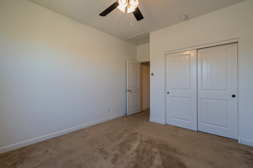 Building Photo - 15877 W Mauna Loa Ln