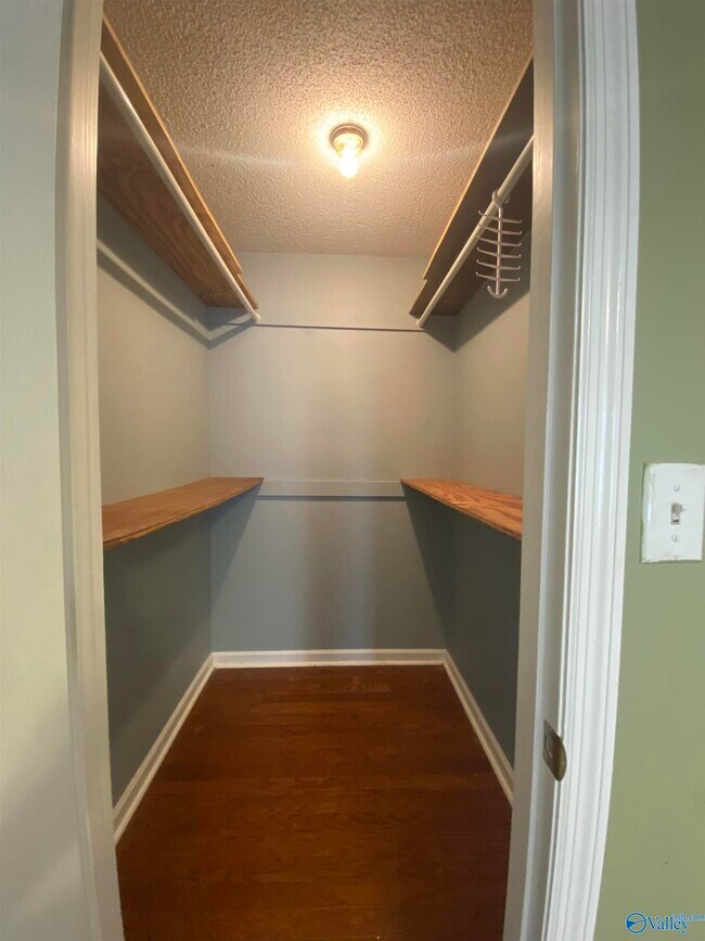Building Photo - 242 Comet Dr