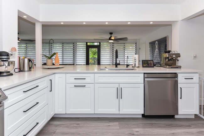 Building Photo - 700 SW 4th St