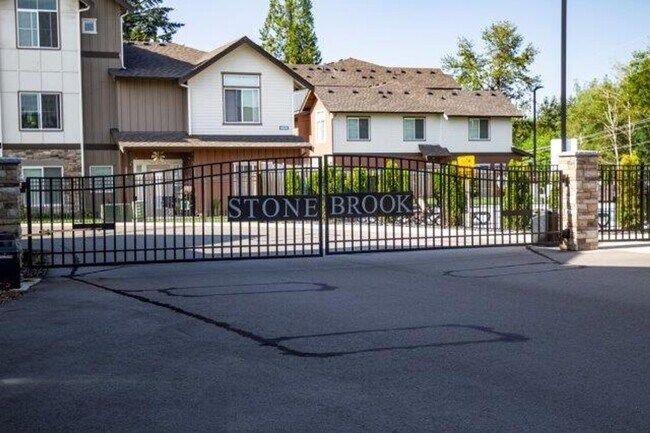Building Photo - 1 bedroom Townhome with attached garage