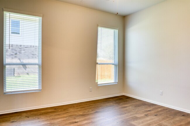 Building Photo - 410 Magnolia Ln