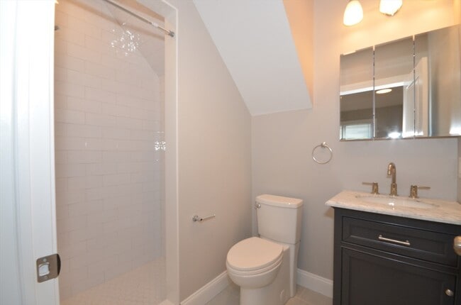 Building Photo - 18 Eaton Ave