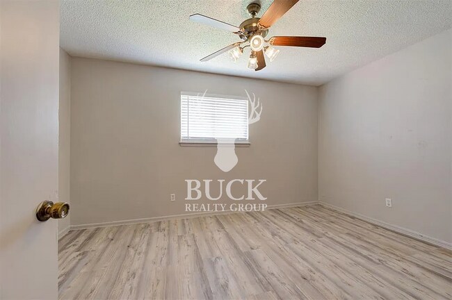 Building Photo - 705 N Dillon Ave