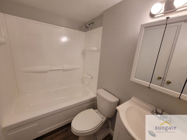 Building Photo - 488 West Ct