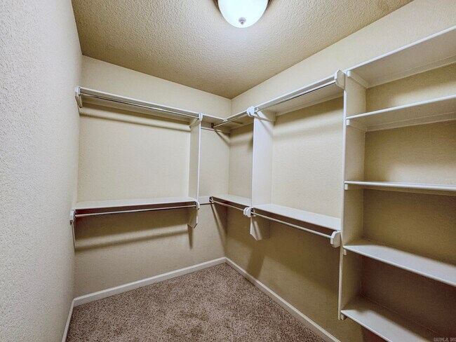 Building Photo - 36 Talladega Loop