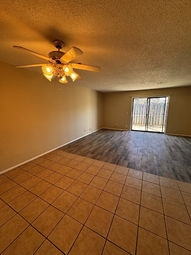 Building Photo - 1820 S 13th Pl