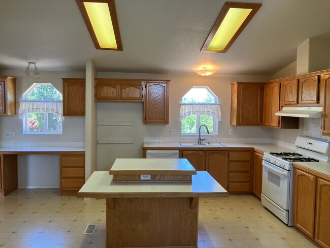 Building Photo - 33921 Bird Rd
